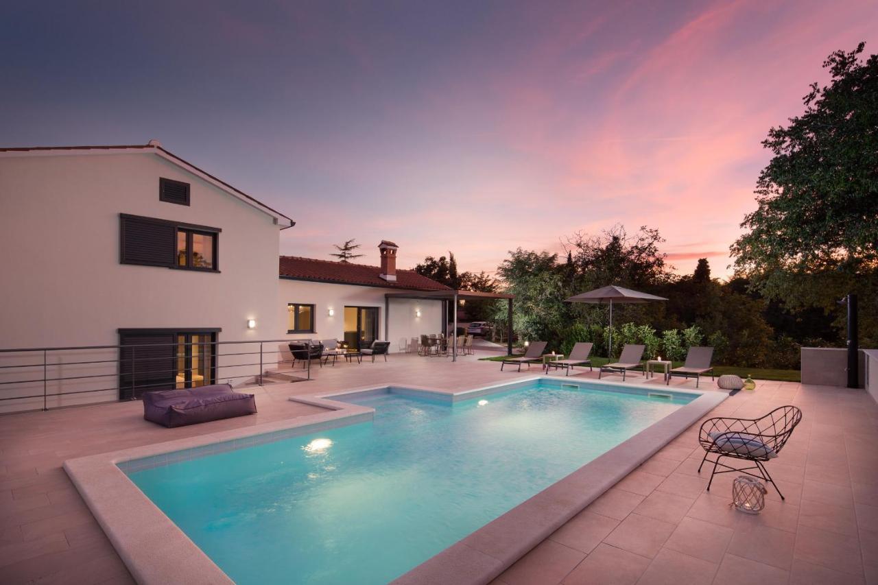 Villa Del Sol With Large Garden Perfect For Families Labin  Exterior photo